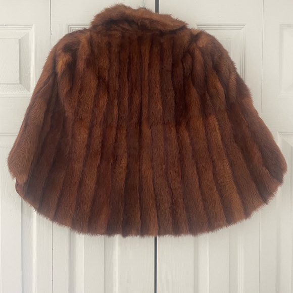 Vintage Fur Cape - Picture 3 of 4